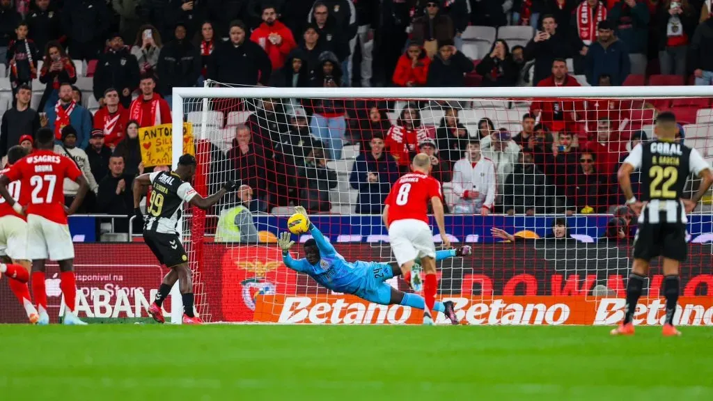 Samuel Soares brilhou e defendeu grande penalidade. Foto: Liga Portugal.