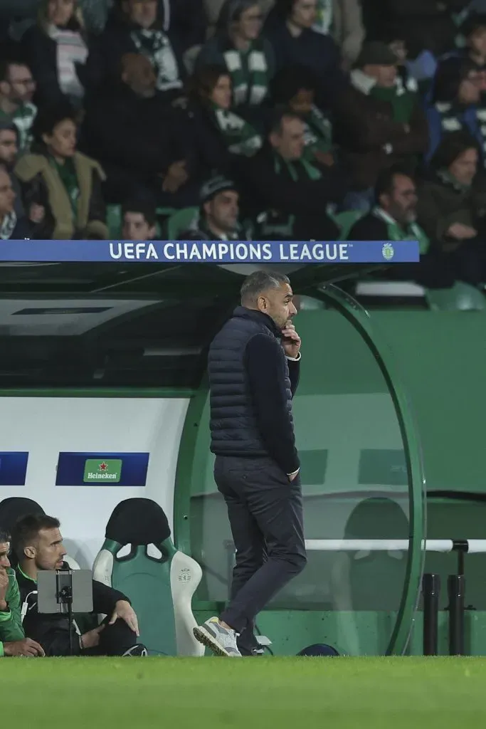 Rui Borges fez a antevisão do jogo, em conferência de imprensa. Foto: Carlos Rodrigues/Getty Images.