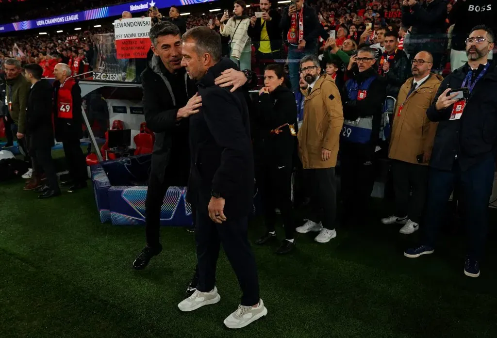 Bruno Lage cumprimenta Hansi Flick no Estádio da Luz. Foto: Gualter Fatia/Getty Images.