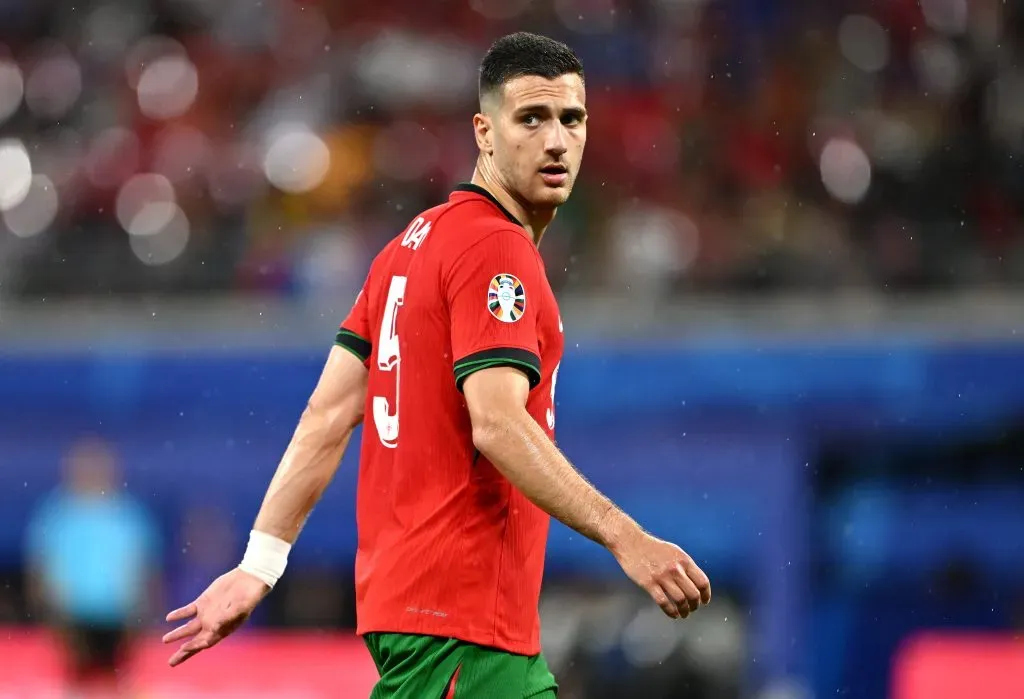 Diogo Dalot em jogo da Seleção de Portugal. Foto: Dan Mullan/Getty Images.