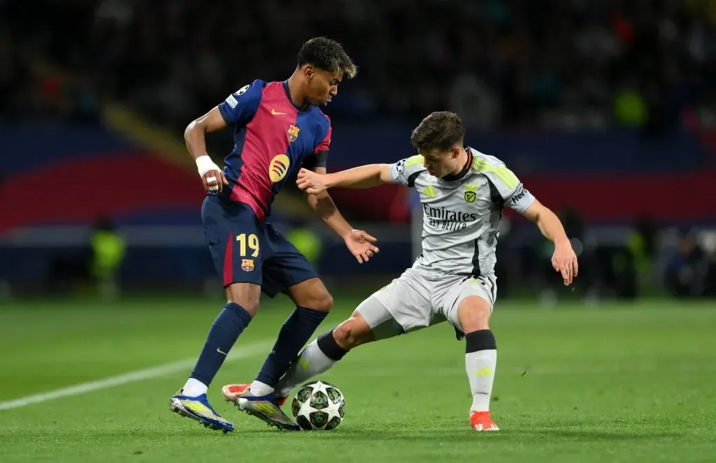 Dahl combate Lamine Yamal na Champions League. Foto: David Ramos/Getty Images.