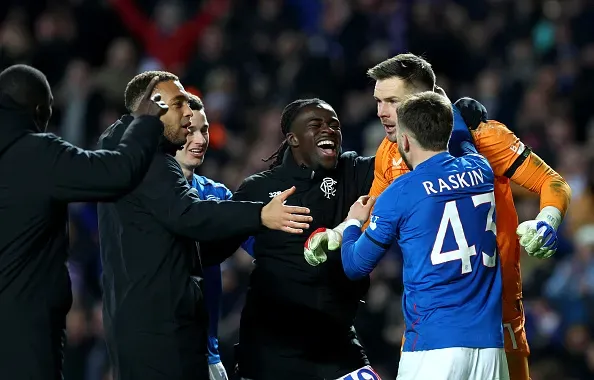 Jack Butland, guarda-redes do Rangers, tornou-se o herói do duelo. Foto: Getty Images