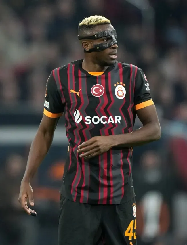 Osimhen também está na lista do clube transalpino. Foto: Alex Bierens de Haan/Getty Images.
