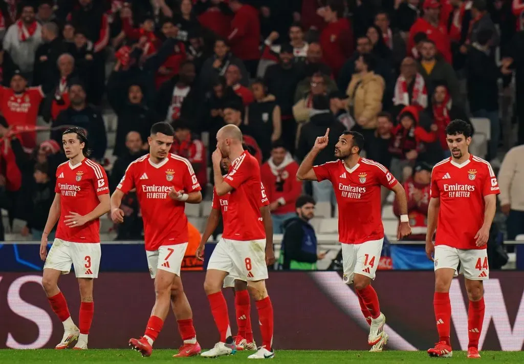 Pavlidis a comemorar um golo, com Araújo ao seu lado. Foto: Gualter Fatia/Getty Images.