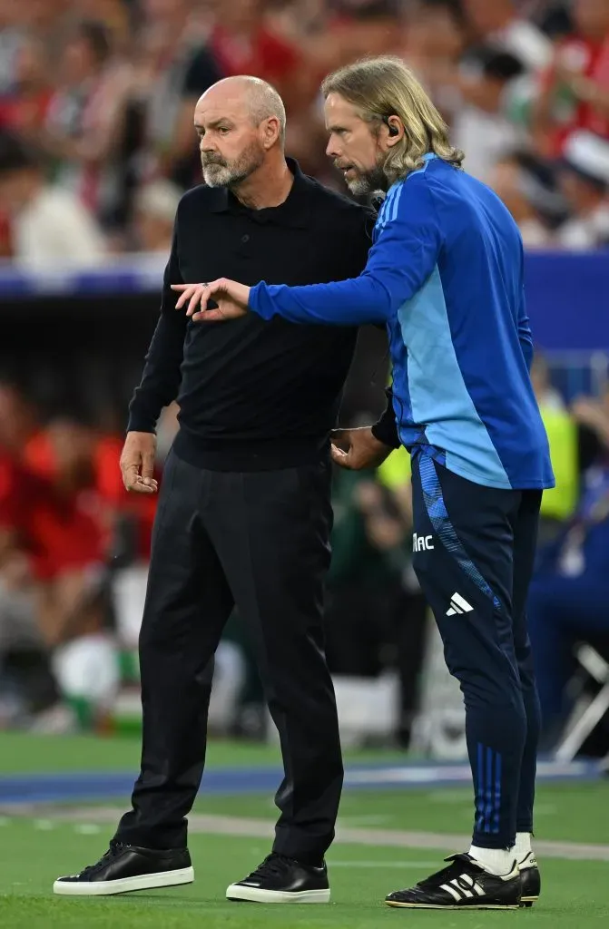 Austin MacPhee na seleção da Escócia. Foto: Getty Images