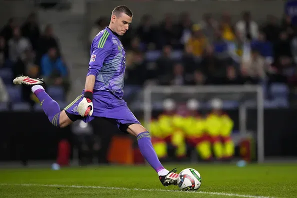 Andriy Lunin contra a Bélgica. Foto: Getty Images