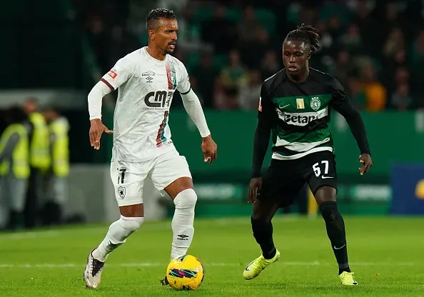 Nani e Quenda durante Estrela x Sporting na Liga Portugal. Foto: Getty Images