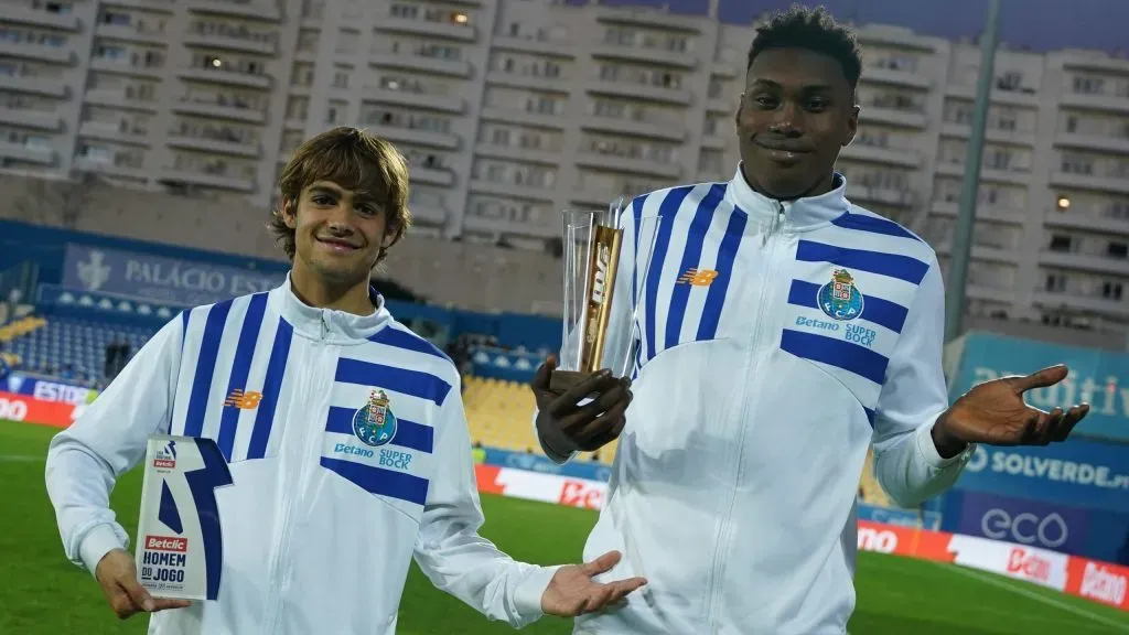 Samu com Rodrigo Mora na vitória do FC Porto. Foto: FC Porto