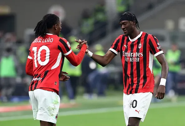 Leão e Abraham durante o dérbi. Foto: Getty Images