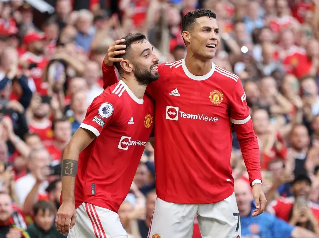 Bruno Fernandes e Cristiano Ronaldo juntos no Manchester United, em 2021. Foto: Clive Brunskill/Getty Images.