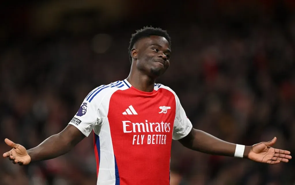 Bukayo Saka regressou de lesão e deve estar no onze inicial. Foto: Shaun Botterill/Getty Images.