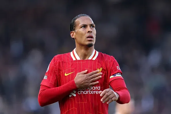 Virgil van Dijk está em conversações para renovar com o Liverpool. Foto: Getty Images