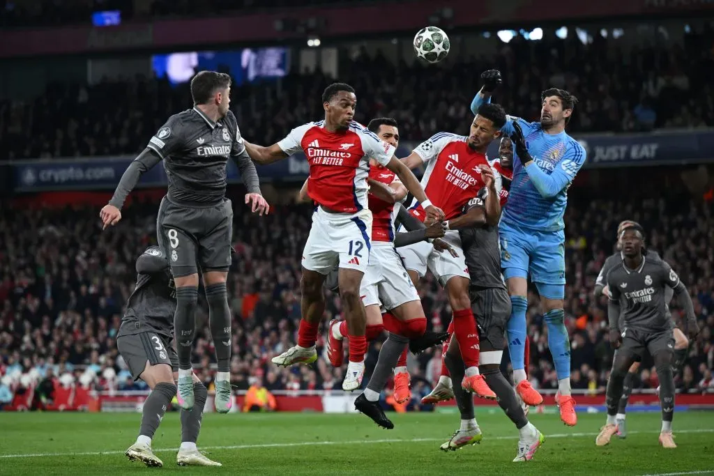 Courtois em ação durante o Arsenal x Real Madrid. Foto: Shaun Botterill/Getty Images.