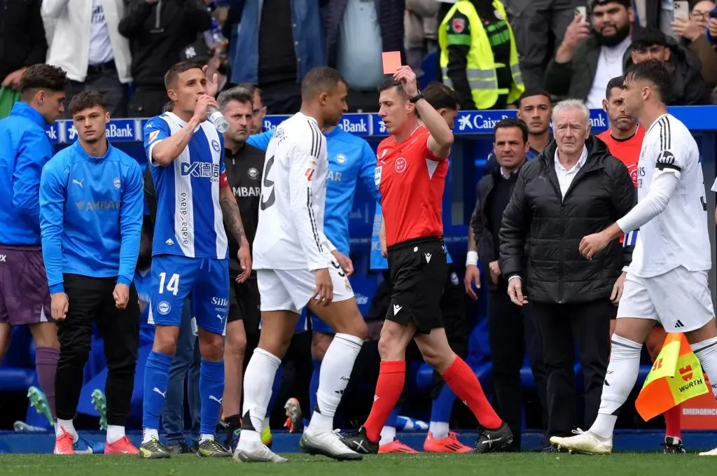 Mbappé foi expulso. Foto: Getty Images