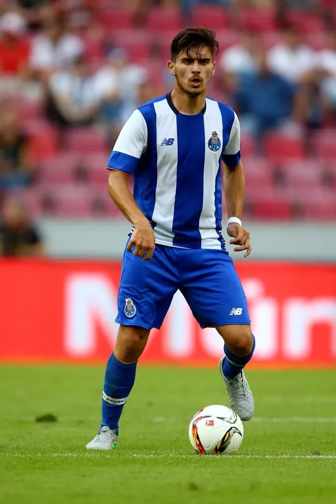 Rúben Neves em ação pelo FC Porto, em 2015. Foto: Christof Koepsel/Getty Images.