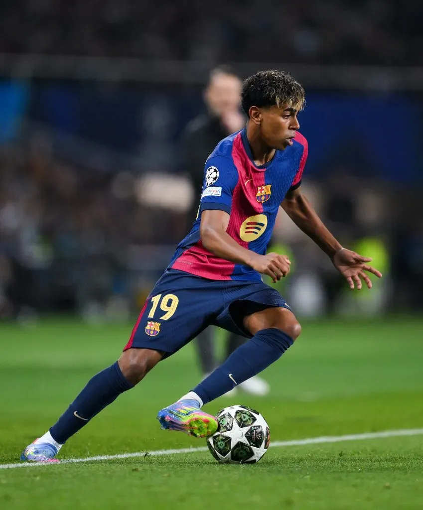 Lamine Yamal já é um dos melhores jogadores do mundo, com 17 anos. Foto: David Ramos/Getty Images.