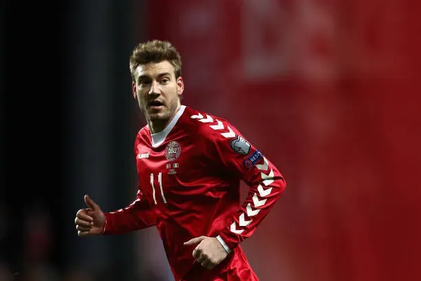 Nicklas Bendtner em ação pela Dinamarca em 2017. Foto: Getty Images
