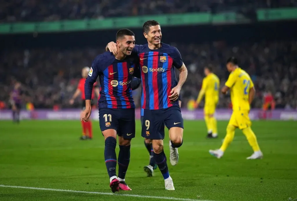 Ferran Torres ganha espaço com lesão de Lewandowski. Foto: Alex Caparros/Getty Images.