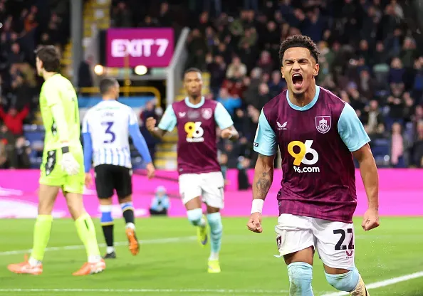 Marcus Edwards em ação na Championship. Foto: Getty Images