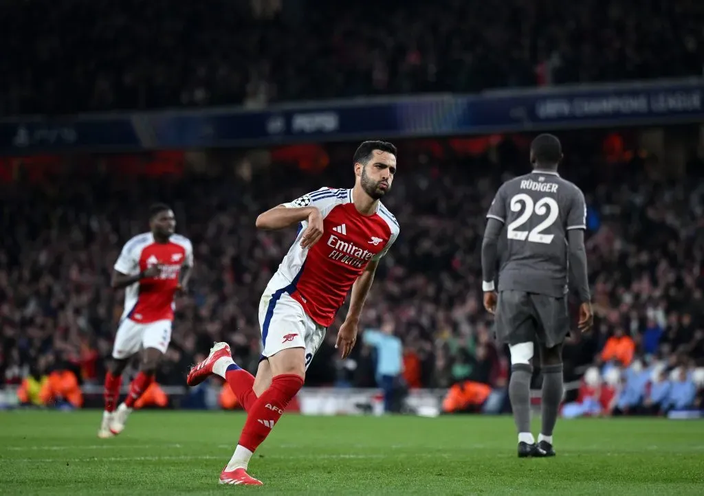 Mikel Merino tem sido improvisado no ataque. Foto: Shaun Botterill/Getty Images.