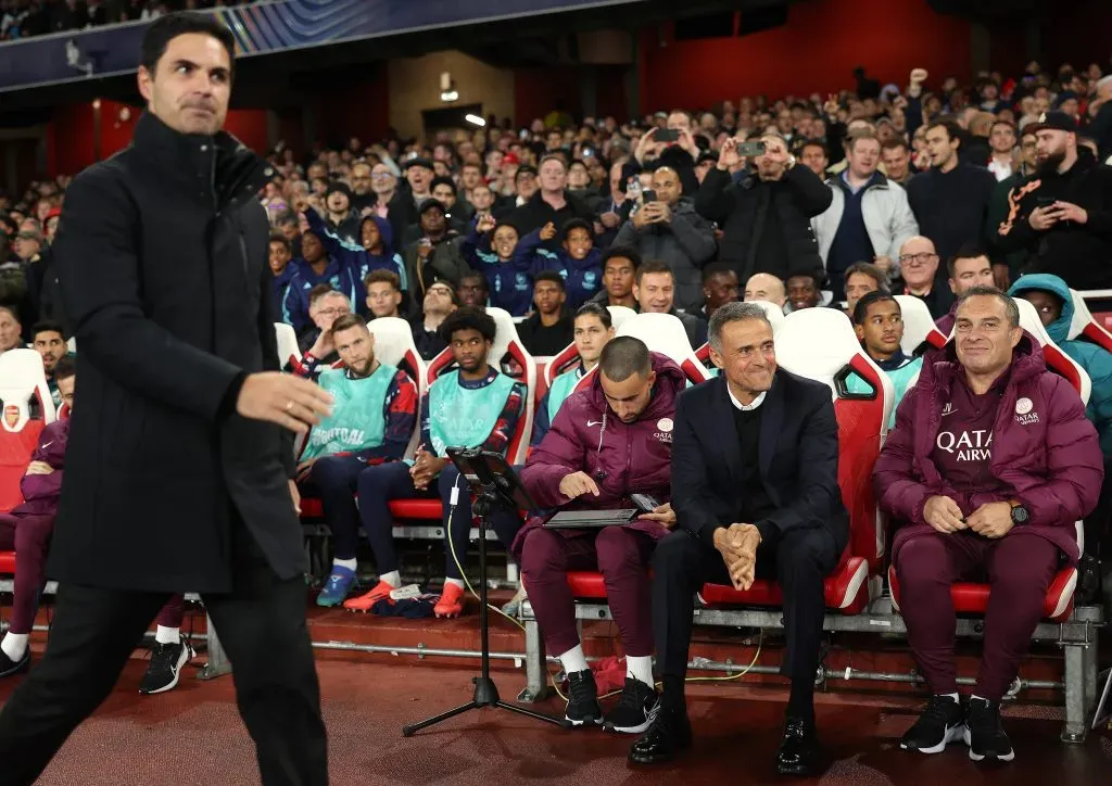 Duelo espanhol em Arsenal x PSG: Arteta e Luis Enrique. Foto: Julian Finney/Getty Images.