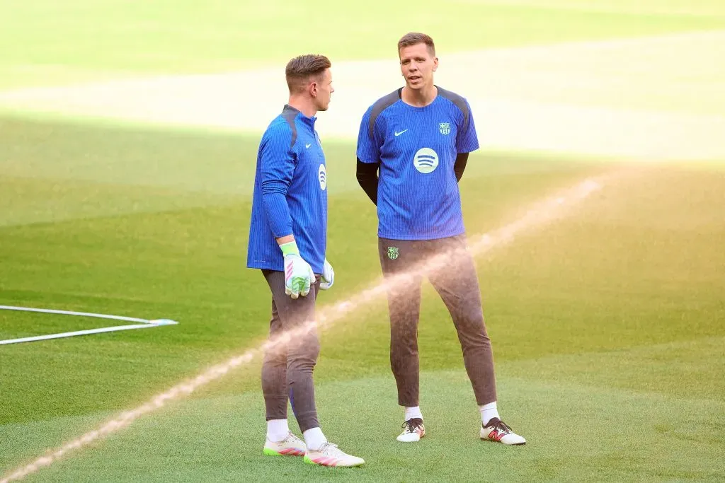 Ter Stegen e Szczesny durante treino do Barcelona. Foto: Fran Santiago/Getty Images.