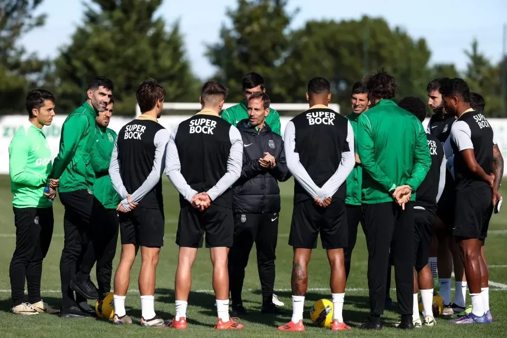 João Pereira reunido com o plantel sportinguista. Foto: Sporting CP.