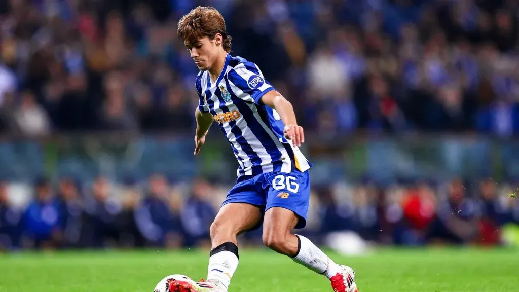 O estilo inconfundível de Rodrigo Mora, do FC Porto. Foto: Diogo Cardoso/Getty Images