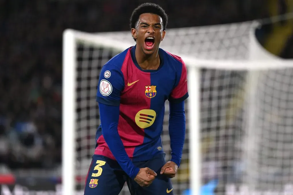 Alejandro Balde está de regresso à equipa do Barcelona. Foto: David Ramos/Getty Images.