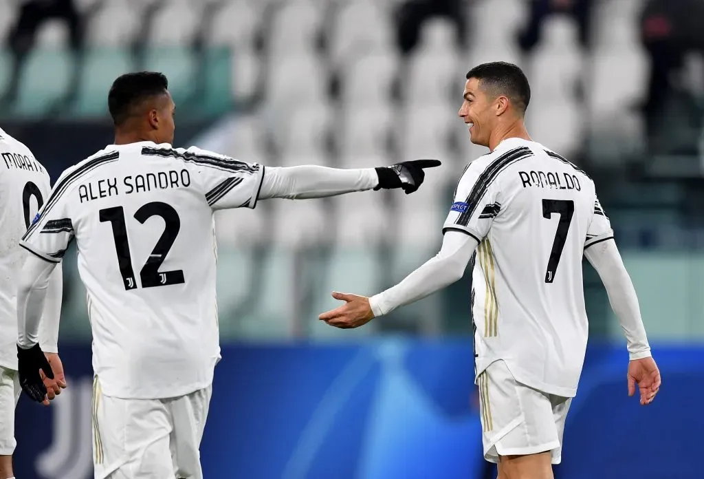 Alex Sandro e Cristiano Ronaldo jogaram juntos na Juventus Foto: Getty Images