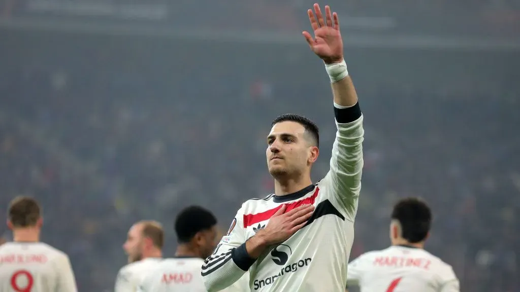 Diogo Dalot abriu o placar para o Manchester United frente ao FCSB. Foto: Getty Images