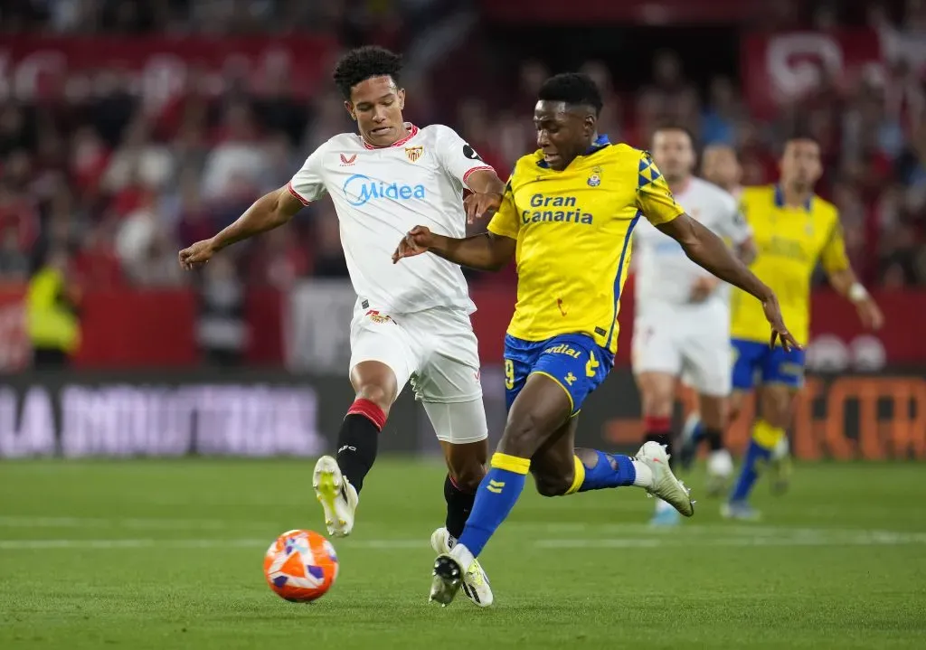 Essugo em ação com a camisola da equipa espanhola. Foto: Aitor Alcalde/Getty Images.