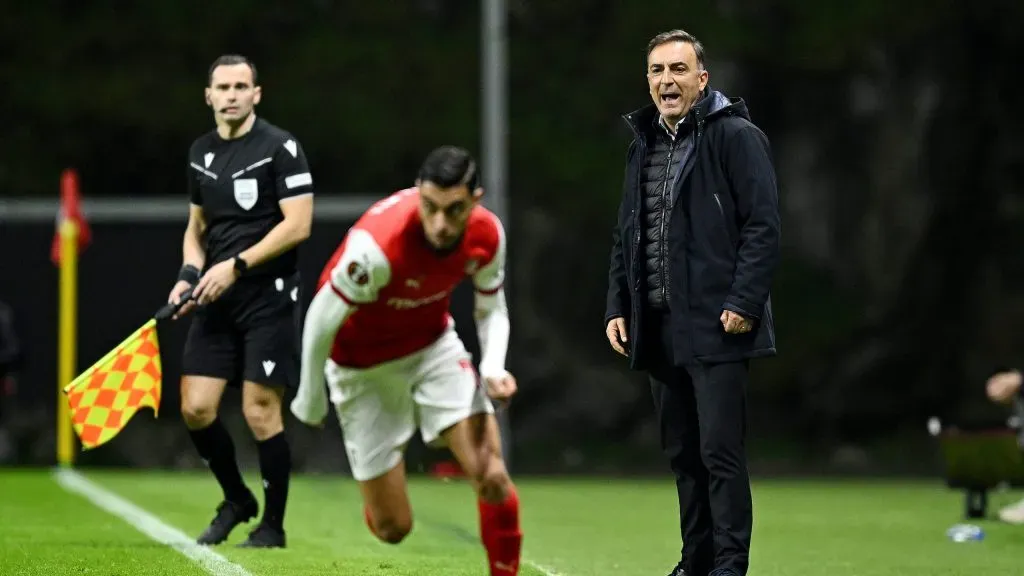Carlos Carvalhal quer vencer o ainda candidato Benfica. Foto: Octavio Passos/Getty Images