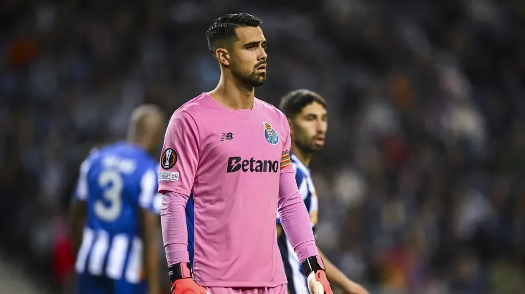 Diogo Costa defendeu uma grande penalidade na primeira parte pelo FC Porto. Foto: Octavio Passos/Getty Images