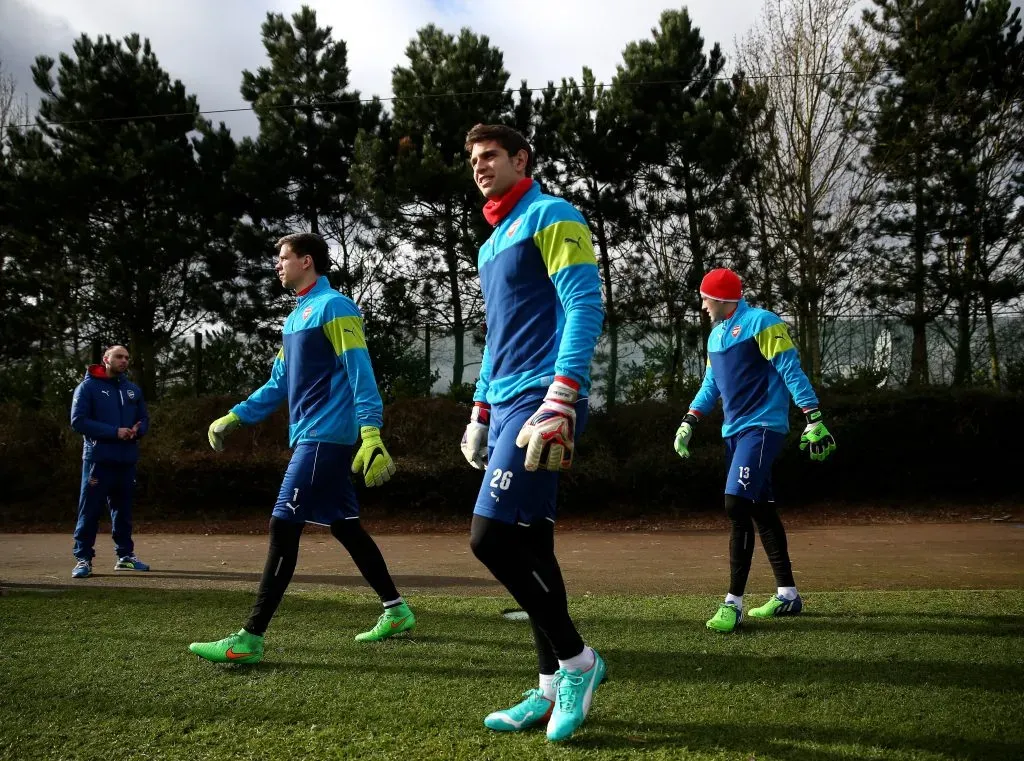 Szczesny, Dibu Martínez e Ospina nos tempos de Arsenal, em 2015. Foto: Clive Mason/Getty Images.