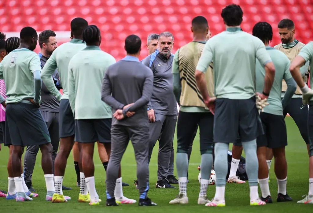 Ange Postecoglou orienta o treino do Tottenham. Foto: Getty Images