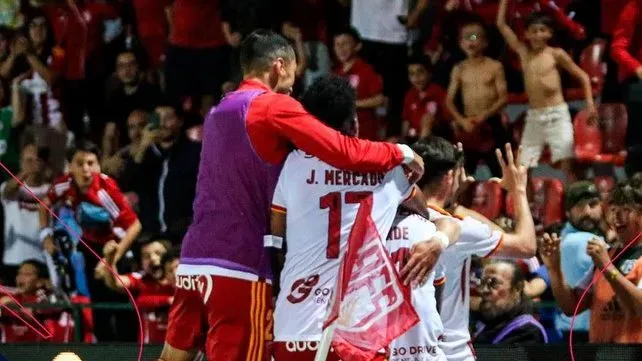 A festa dos jogadores do AVS após um golo ao Vizela, no play-off da Liga Portugal. Foto: conta oficial do X do AVS