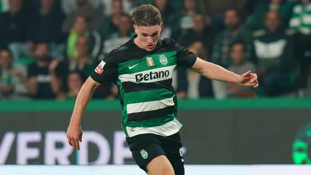 Inicialmente, Viktor Gyokeres poderia sair do Sporting por €75 milhões, mas esse valor já terá subido. Foto: Gualter Fatia/Getty Images)