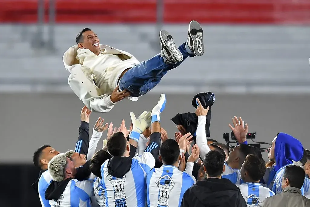 Di María durante a homenagem que a seleção argentina fez para o extremo. Foto: Marcelo Endelli/Getty Images.