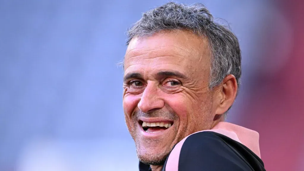Luis Enrique, do PSG, sorridente durante um treino da sua equipa em Munique. Foto: Justin Setterfield/Getty Images