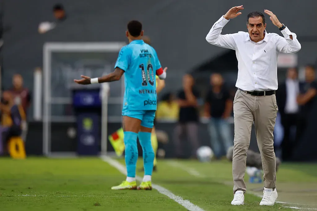 Renato Paiva e Neymar durante Santos x Botafogo. Foto: Getty Images