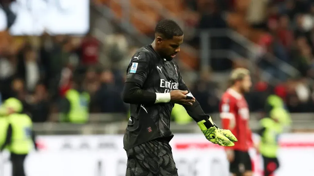 Mike Maignan pode trocar o Milan pelo Chelsea. Foto: Marco Luzzani/Getty Images