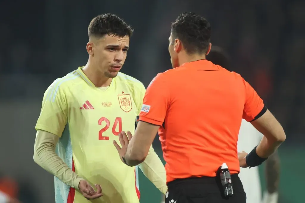 Gabri Veiga em jogo da seleção sub-21 de Espanha. Foto: Alex Grimm/Getty Images.