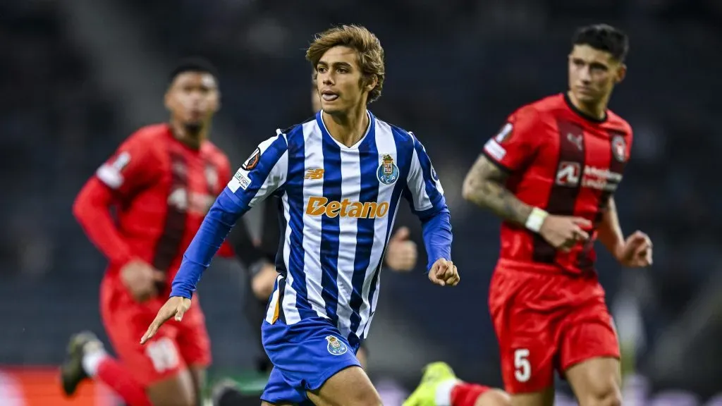 Rodrigo Mora, de 18 anos, pode juntar-se a João Neves e Francisco Conceição como protagonistas na Seleção de Portugal. Foto: Octavio Passos/Getty Images