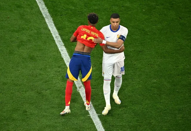 Lamine Yamal e Mbappé no Europeu 2024. Foto: Dan Mullan/Getty Images.