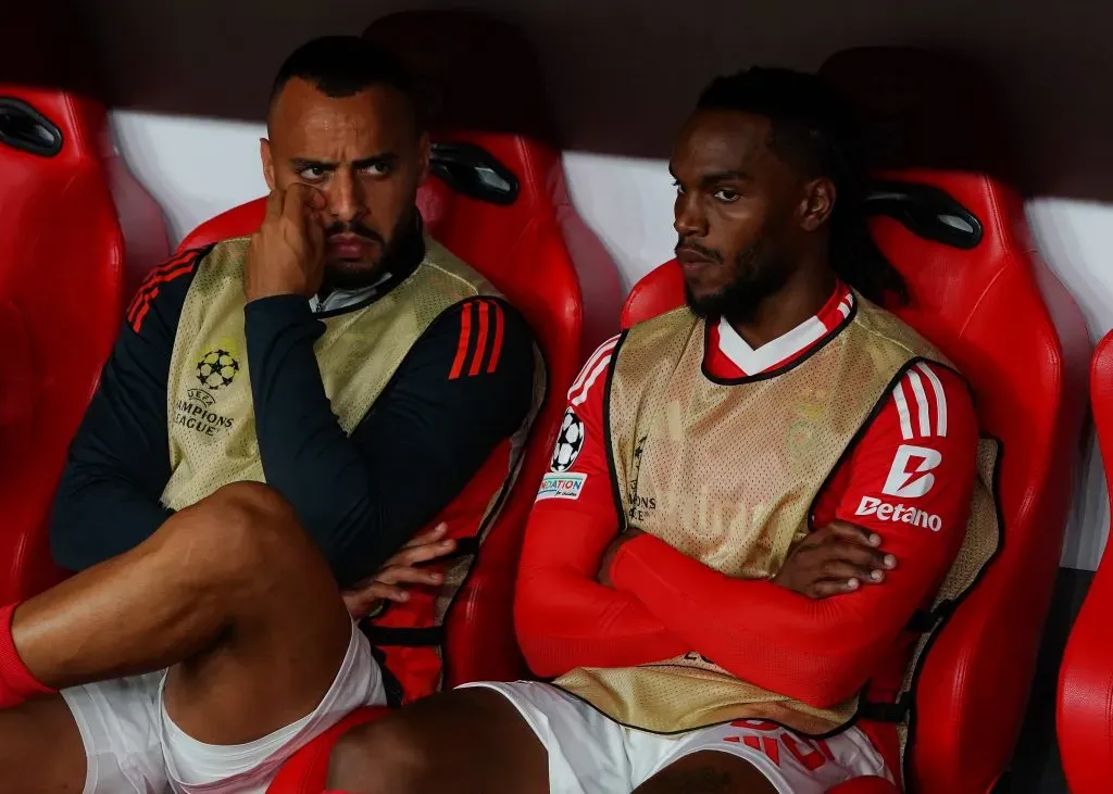 Arthur Cabral e Renato Sanches no banco de suplentes do Benfica. Foto: Gualter Fatia/Getty Images.