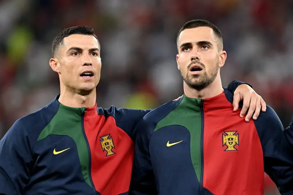 Cristiano Ronaldo e Diogo Costa na seleção de Portugal. Foto: Stuart Franklin/Getty Images.