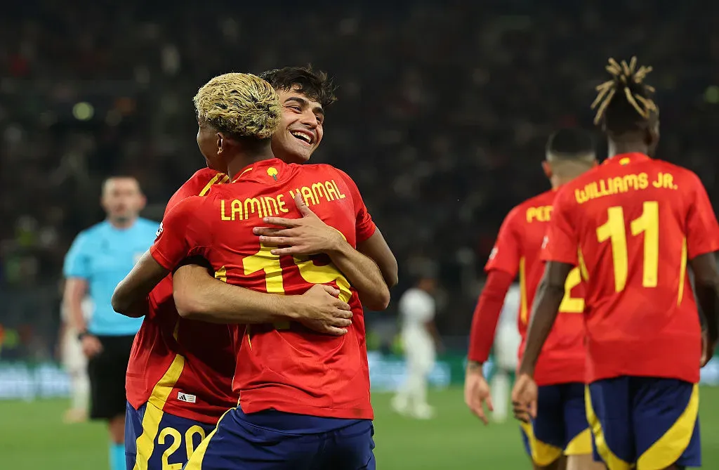 Pedri e Lamine Yamal: dupla do Barcelona brilhou contra a França. Foto: Getty Images