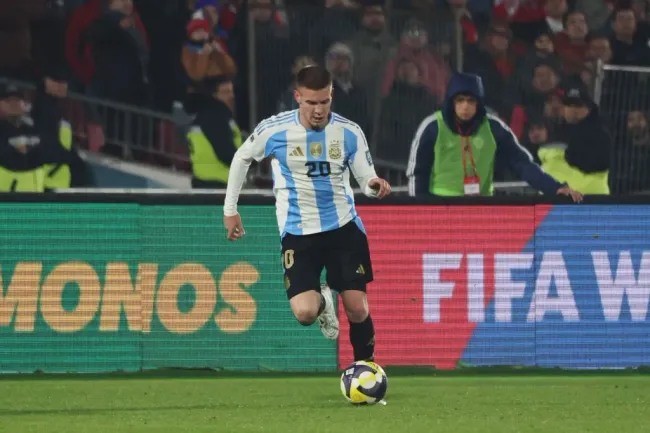 Mastantuono estreou-se com a camisola da Argentina. Foto: Marcelo Hernandez/Getty Images.