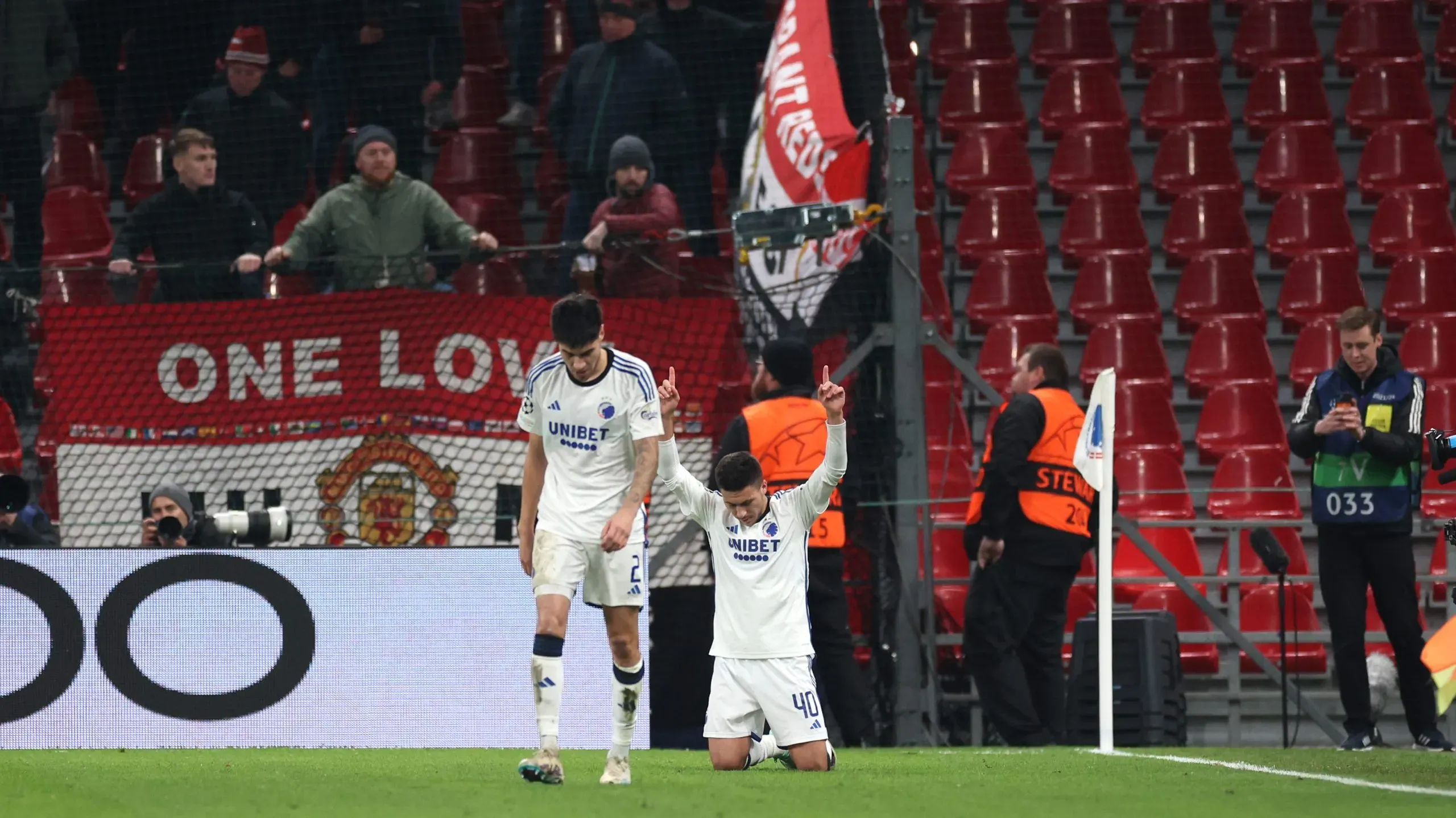 A 8 de novembro de 2003, Roony Bardghji marcou, ao Manchester United, o golo mais importante da carreira.Foto: Maja Hitij/Getty Images